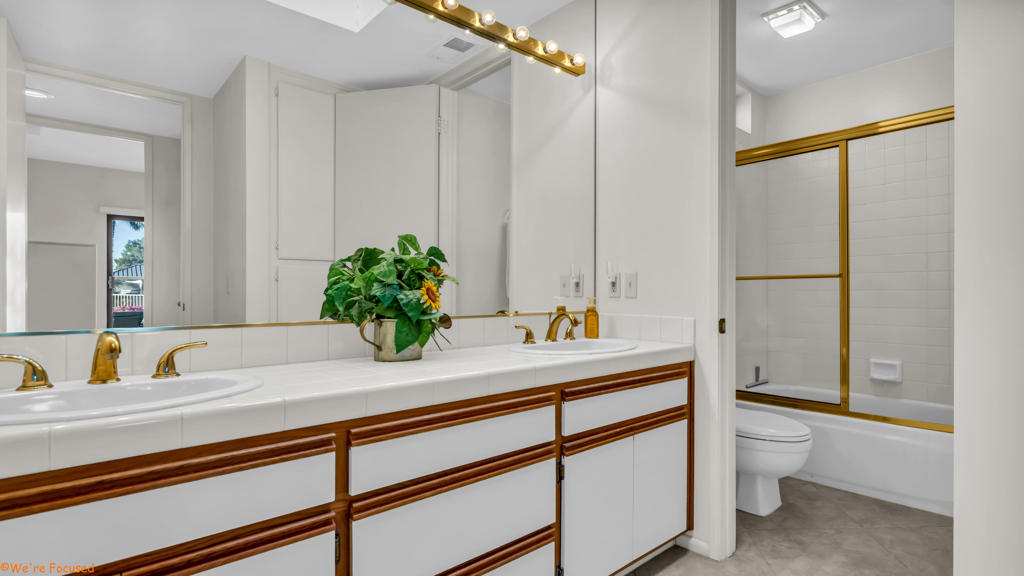 https://media.crmls.org/mediaz/2c96bb24-c4bc-4037-8890-a7733c66208f.jpg?preset=X-Large