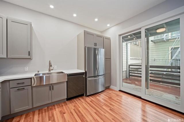 649651 Francisco St, San Francisco CA: https://media.crmls.org/mediaz/2c96c157-85f3-43a7-a94e-7d55cb24c65a.jpg