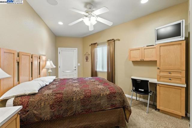 21798 Independent School Rd, Castro Valley CA: https://media.crmls.org/mediaz/2c96d0ea-d126-459e-b3e3-e9dedb3e4c26.jpg