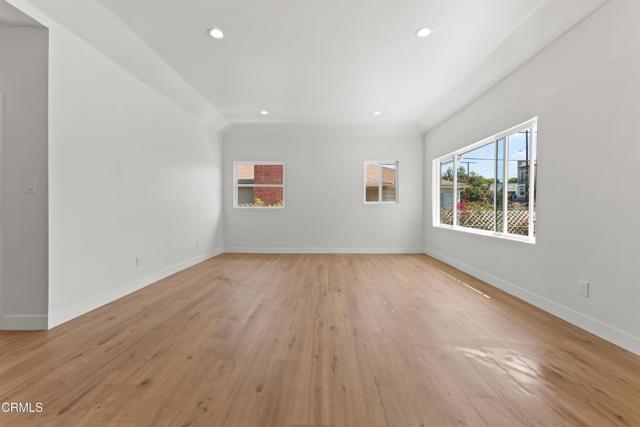 Detail Gallery Image 3 of 20 For 1623 W 11th Pl, Los Angeles,  CA 90015 - 4 Beds | 2 Baths
