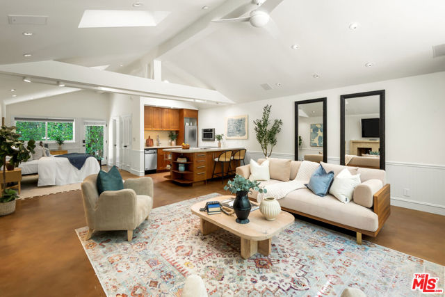 508 GLEN Trail, Topanga CA: https://media.crmls.org/mediaz/2c98d43d-3416-44b1-8707-d29553a9803e.jpg