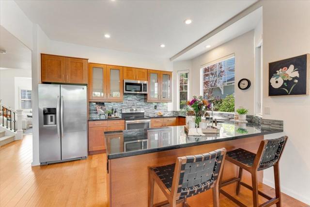 513 Hill Street, Capitola CA: https://media.crmls.org/mediaz/2c98f312-dbff-49da-bcf2-8f880bffd069.jpg