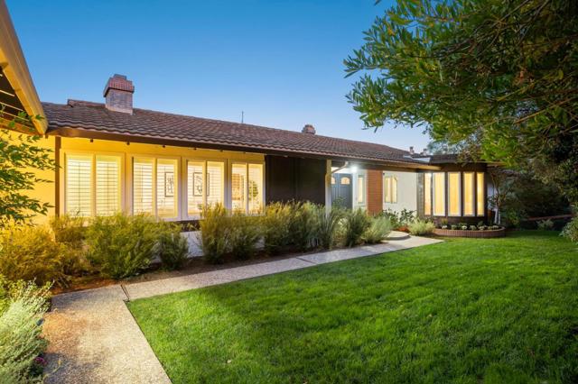 168 Sunrise Drive, Woodside CA: https://media.crmls.org/mediaz/2c9995ec-3b98-4e70-84af-365b29439bbc.jpg