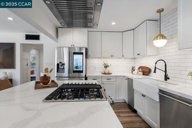 1275 Windermere Way, Concord CA: https://media.crmls.org/mediaz/2c99a0c0-abdd-4f72-932e-0efd1daa8d9f.jpg