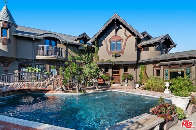 7007 Birdview Avenue, Malibu CA: https://media.crmls.org/mediaz/2c99c9a3-95e9-47be-b024-eade2aa4a8dd.jpg
