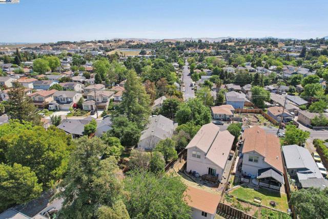 1101 Palm Avenue, Martinez CA: https://media.crmls.org/mediaz/2c99cb6a-405b-49ba-a9b8-252e5afdb53d.jpg