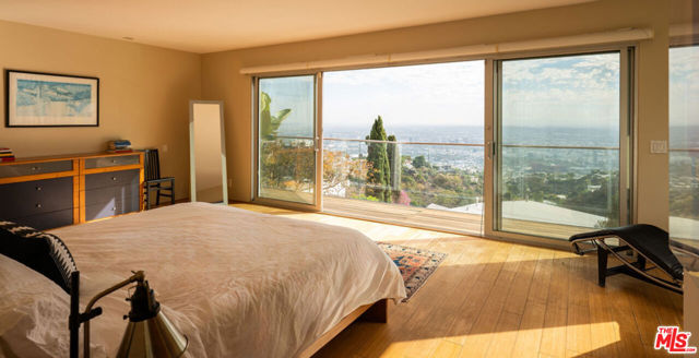 2158 Sunset Plaza Drive, Los Angeles CA: https://media.crmls.org/mediaz/2c9a00cd-3b72-4aeb-a025-e9473a1c0bc3.jpg