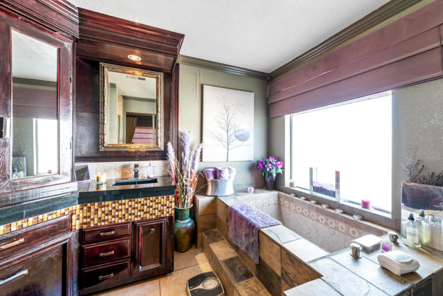 18 Calle De Las Nubes, Palm Springs CA: https://media.crmls.org/mediaz/2c9a1966-99c1-4319-b745-26ae2fa1dec4.jpg