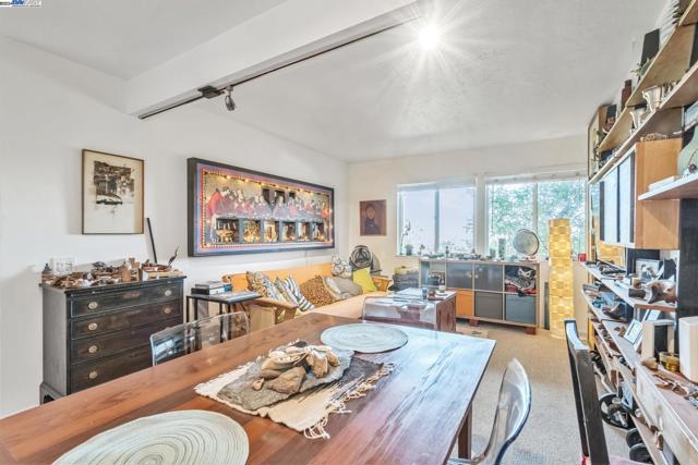 Image 23 of 39 For 15 Encina Pl