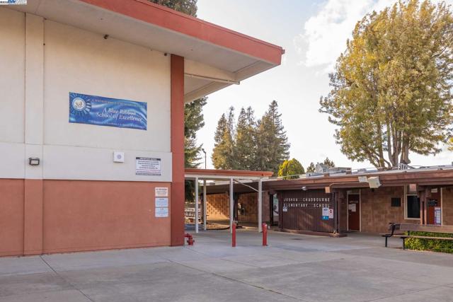 42001 Via San Gabriel, Fremont CA: https://media.crmls.org/mediaz/2c9a9669-cc73-44bf-b9b7-2ebf1f55d685.jpg