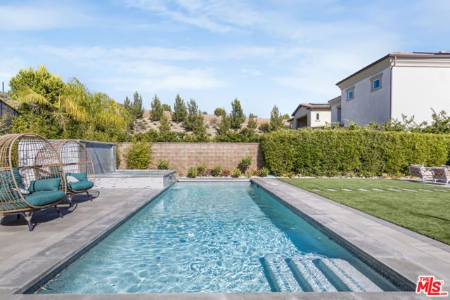 12333 N Finch Court, Porter Ranch CA: https://media.crmls.org/mediaz/2c9aaa3e-1921-40fe-8b10-afd4a5ca629a.jpg