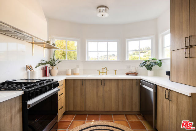 2426 W Avenue 30, Los Angeles CA: https://media.crmls.org/mediaz/2c9b0b54-aa4a-471c-882f-1d5bc4e7f7c9.jpg