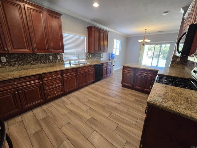 Detail Gallery Image 13 of 38 For 1349 Lucero, Chula Vista,  CA 91911 - 4 Beds | 3 Baths