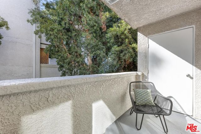 20134 Leadwell Street, Winnetka CA: https://media.crmls.org/mediaz/2c9b378b-94cc-4989-9a40-5d717e51513b.jpg