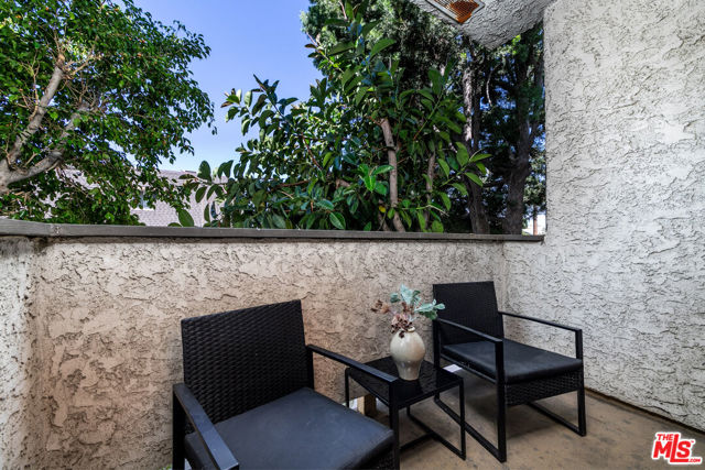 17914 Magnolia Boulevard, Encino CA: https://media.crmls.org/mediaz/2c9b4bda-26a5-42b9-9a5b-508c0c05ac30.jpg