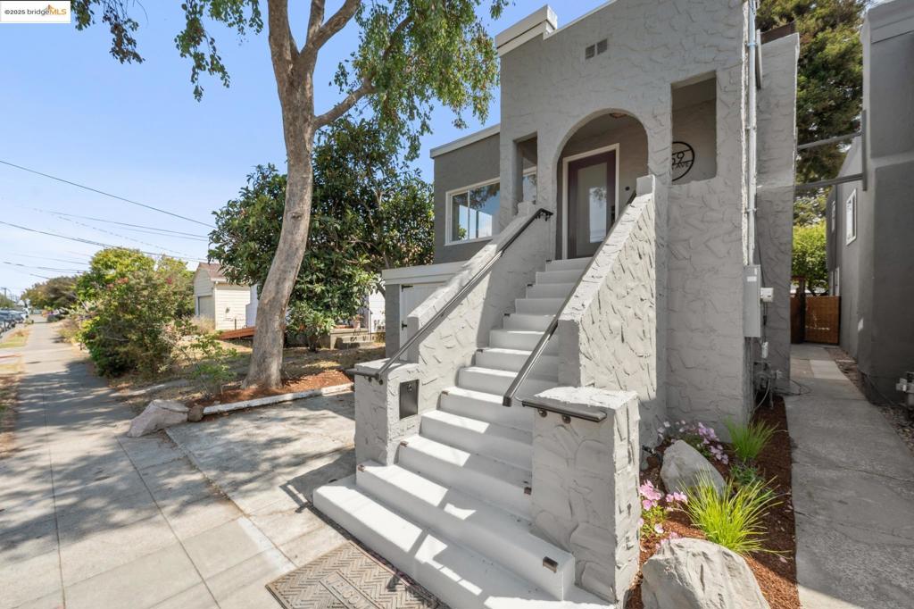959 Kains Ave