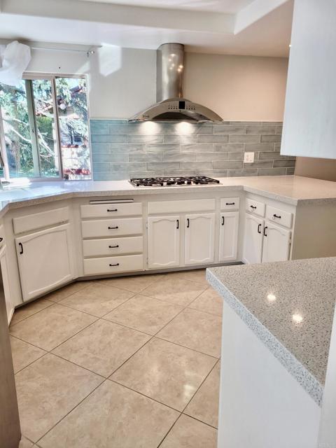 Detail Gallery Image 2 of 18 For 2895 Brentwood Ct, Carlsbad,  CA 92008 - 3 Beds | 3 Baths