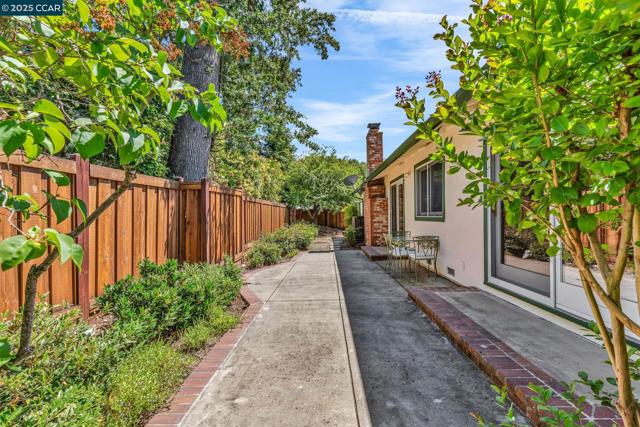 2032 Vanderslice Ave, Walnut Creek CA: https://media.crmls.org/mediaz/2c9b99bd-05df-4cf7-b0a1-f33b30dcb271.jpg