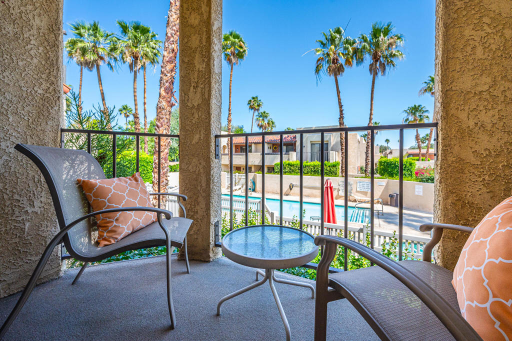 https://media.crmls.org/mediaz/2c9ba47d-f786-4a6b-a5d1-a3a89ed91266.jpg?preset=X-Large
