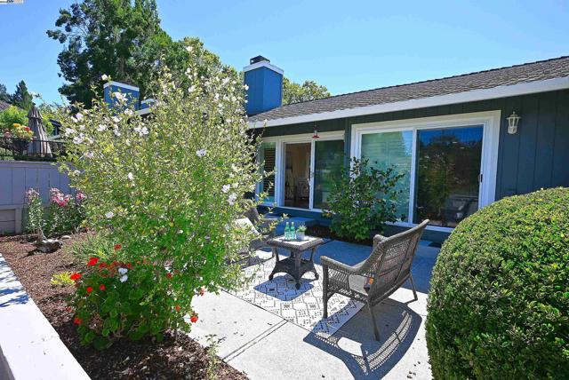 1976 Saint George Rd, Danville CA: https://media.crmls.org/mediaz/2c9bae54-2b4e-49f8-a484-7f7d5809153f.jpg