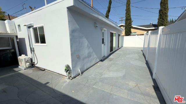 515 Myrtle Street, Glendale CA: https://media.crmls.org/mediaz/2c9bd695-3a04-4171-83d9-0fa3e984c56a.jpg