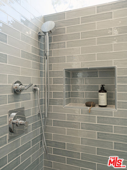 1624 Westerly Terrace, Los Angeles CA: https://media.crmls.org/mediaz/2c9cdf6e-5171-4dbf-ab84-75a1d50985ec.jpg