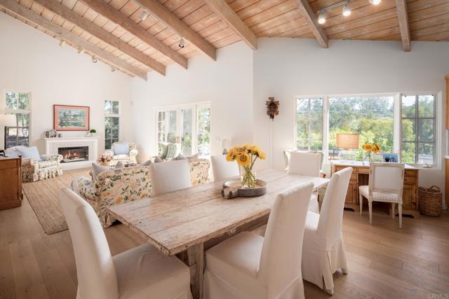 15807 Puerta Del Sol, Rancho Santa Fe CA: https://media.crmls.org/mediaz/2c9d1da5-b383-42c7-a18d-2d0e32e315f7.jpg