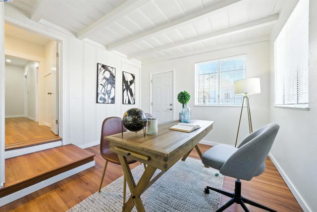 2539 Grande Vista Ave, Oakland CA: https://media.crmls.org/mediaz/2c9e56ce-0ca9-4c36-9bcf-92c5ba7e9848.jpg