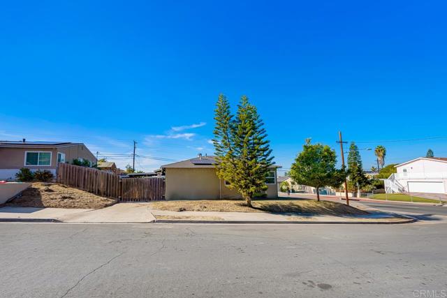 Detail Gallery Image 3 of 37 For 5261 Olvera Ave, San Diego,  CA 92114 - 3 Beds | 2 Baths