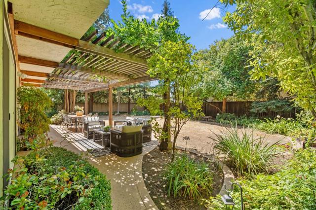 4198 Cherry Oaks Place, Palo Alto CA: https://media.crmls.org/mediaz/2c9ecaad-c2b8-4318-878d-1f219f0288ad.jpg