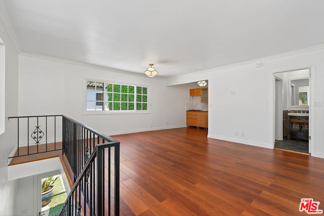 322 25th Street, Santa Monica CA: https://media.crmls.org/mediaz/2c9efdd0-41f4-4261-b291-592700d419c9.jpg