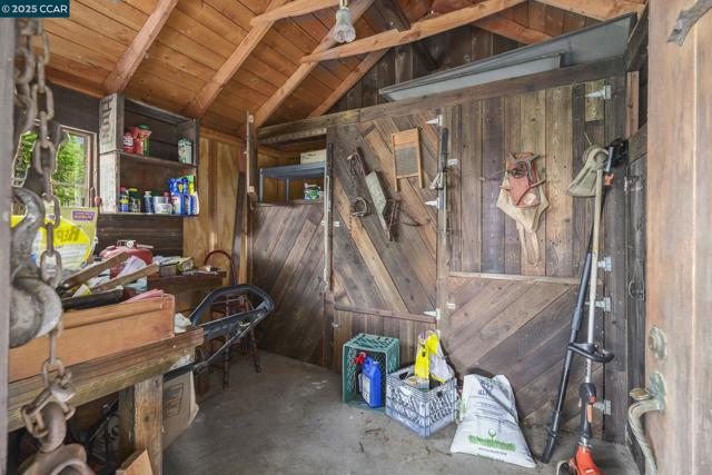 801 Laurel Ct, Rodeo CA: https://media.crmls.org/mediaz/2c9f2994-32c4-46df-a19f-349ad48690f3.jpg