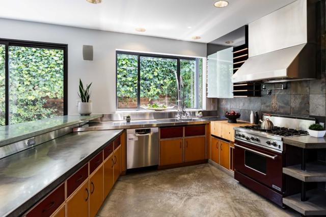 3865 Mumford Place, Palo Alto CA: https://media.crmls.org/mediaz/2c9f3631-b9be-46b0-8653-eb497543bcc3.jpg