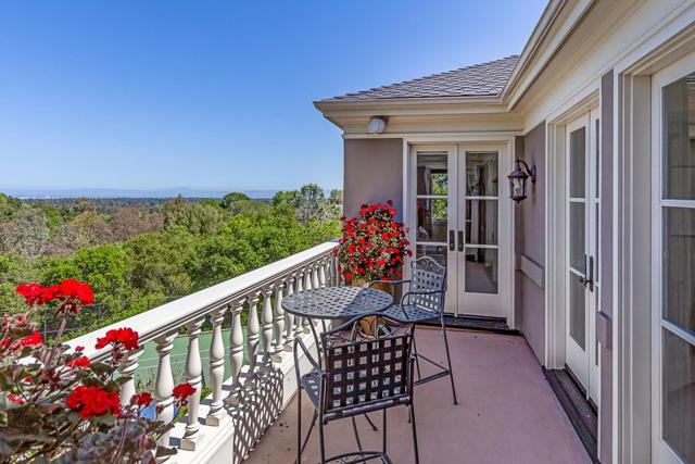 1205 Trinity Drive, Menlo Park CA: https://media.crmls.org/mediaz/2c9f6f6d-28be-4546-943f-1f4104f773d2.jpg