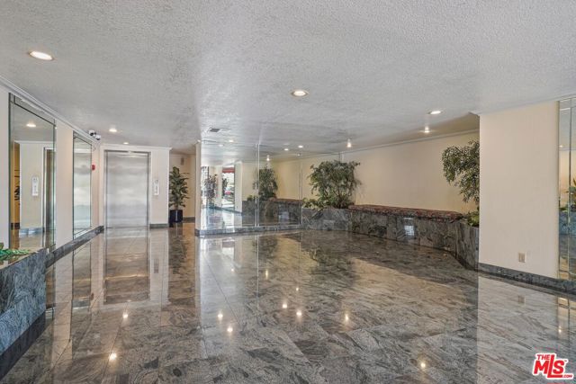14115 Moorpark Street, 210 photo 4