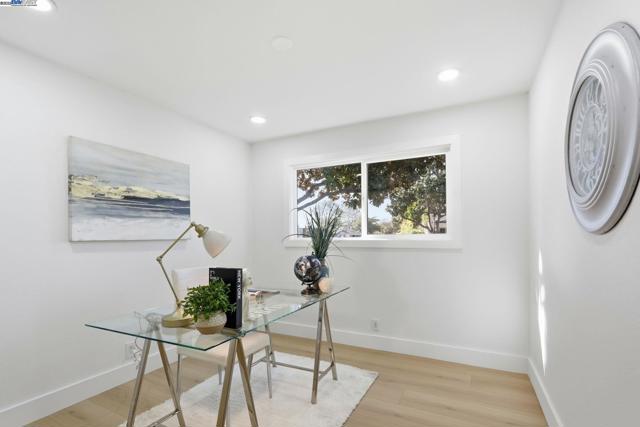 32252 Coronation dr, Union City CA: https://media.crmls.org/mediaz/2ca1a0c5-410b-483c-87a6-d37a9d64d9e8.jpg