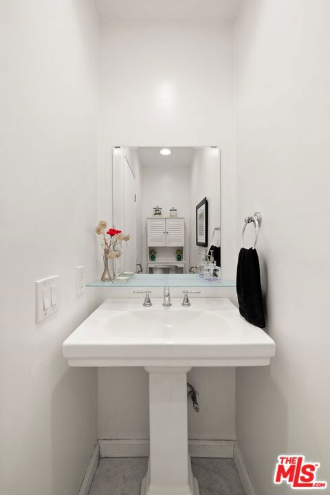 8941 Rosewood Avenue photo 10