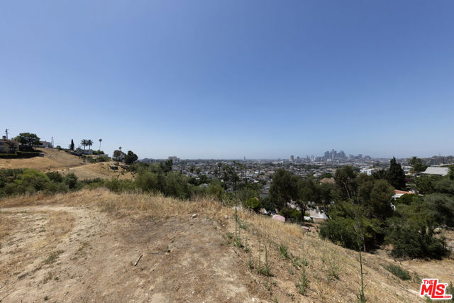 2741 Abrigo Avenue, Los Angeles CA: https://media.crmls.org/mediaz/2ca1fa1f-adf7-46ab-a421-45fd0b89c122.jpg