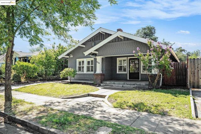1226 W Elm Street, Stockton CA: https://media.crmls.org/mediaz/2ca271c0-8a88-47c5-bc1b-e6db22ed6b2d.jpg