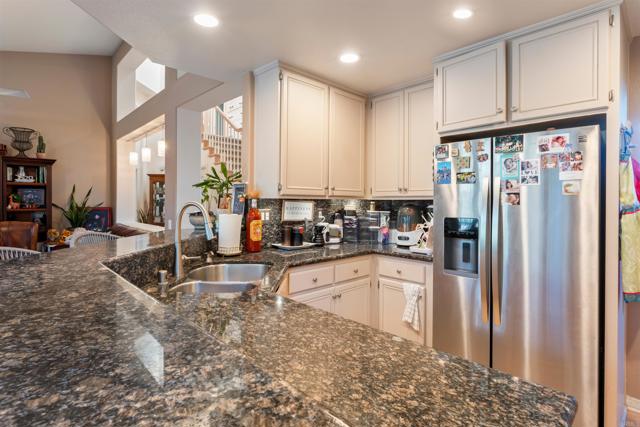 Detail Gallery Image 14 of 46 For 633 Cantara Ln, Vista,  CA 92081 - 3 Beds | 2/1 Baths