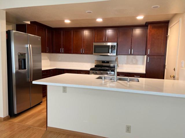 82 Crown Circle, South San Francisco CA: https://media.crmls.org/mediaz/2ca3cc58-71d6-46b0-ac45-3658fc9992b7.jpg