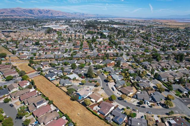 5953 Bellflower Drive, Newark CA: https://media.crmls.org/mediaz/2ca3eac0-7df4-474d-a0a6-a91502f407bb.jpg