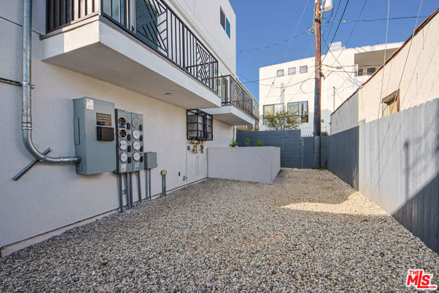 954 N Kingsley Drive, Los Angeles CA: https://media.crmls.org/mediaz/2ca4203e-033d-4eda-b646-d25b9c7a78ff.jpg