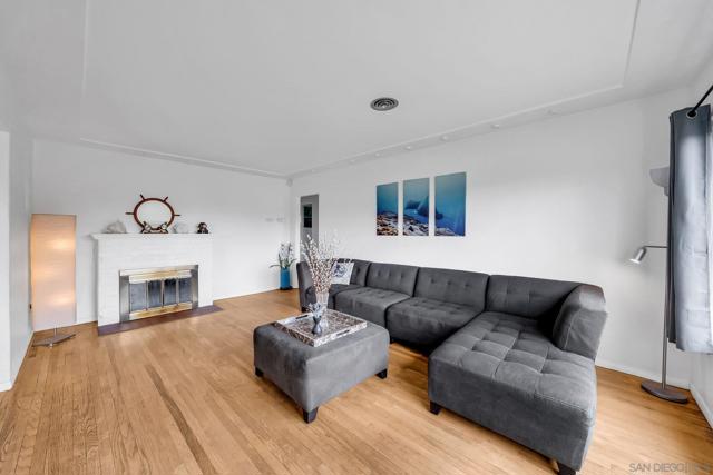 7200 Colony Rd, La Mesa CA: https://media.crmls.org/mediaz/2ca42f5f-3309-4023-968a-5748ae6b9545.jpg