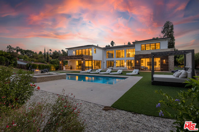 4607 Vanalden Avenue, Tarzana CA: https://media.crmls.org/mediaz/2ca4340f-3635-4332-8aac-ba5de53cc234.jpg