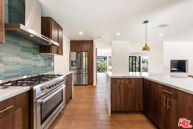 3775 Aloha Street, Los Feliz CA: https://media.crmls.org/mediaz/2ca4ac01-73e7-442d-84b9-8bc320854b86.jpg