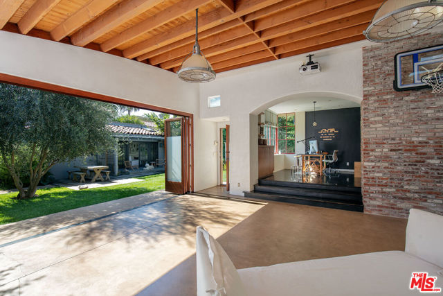 1241 Georgina Avenue photo 4