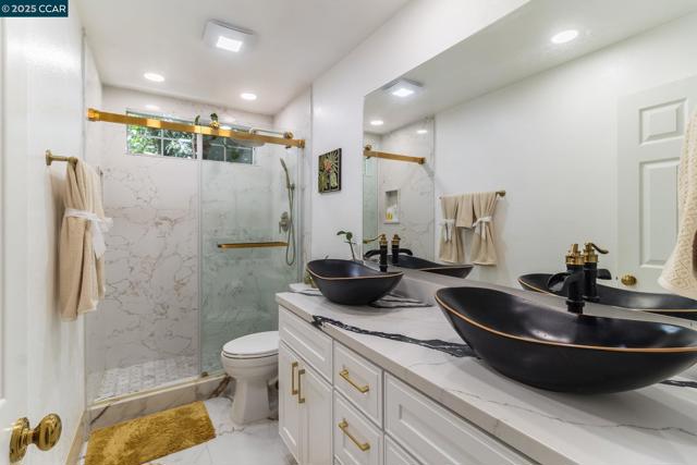 289 Crestview Ave, Martinez CA: https://media.crmls.org/mediaz/2ca4cc41-fee3-4934-83b1-169974a488e6.jpg