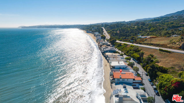 27040 Malibu Cove Colony Drive, Malibu CA: https://media.crmls.org/mediaz/2ca4dc74-65c1-4ce6-8873-b2362960fc09.jpg