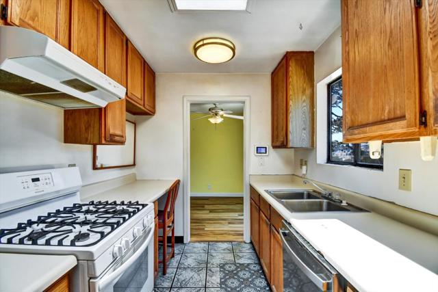 331 Manor Drive, Pacifica CA: https://media.crmls.org/mediaz/2ca55bad-4c1b-4404-b14e-d09e398eb4f2.jpg